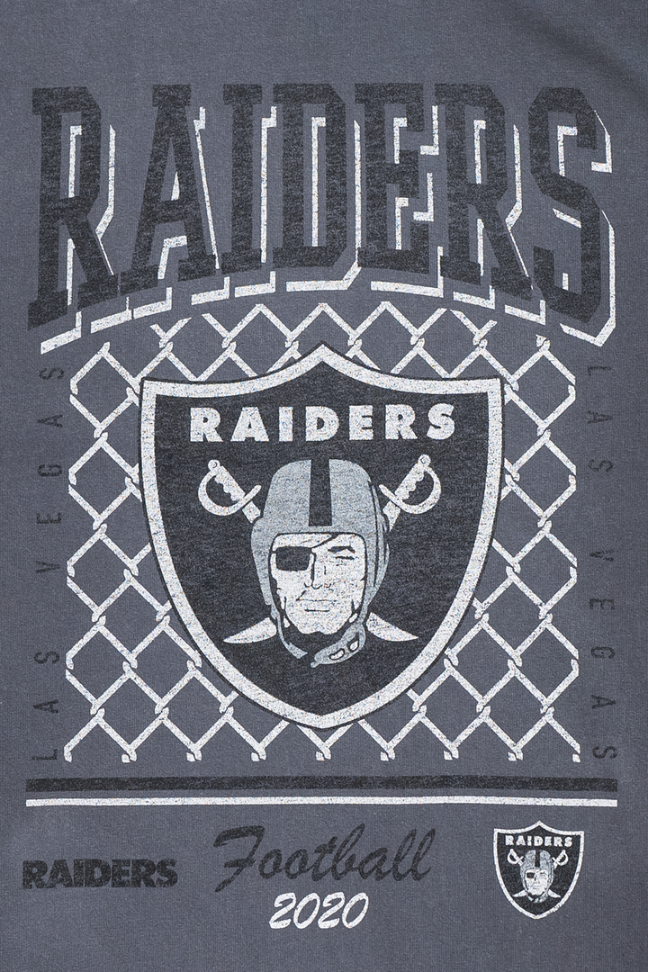 New Era เสื้อยืดแขนสั้นรุ่น Las Vegas Raiders Old School Sport AP Graphite Oversized Short Sleeve T-Shirt