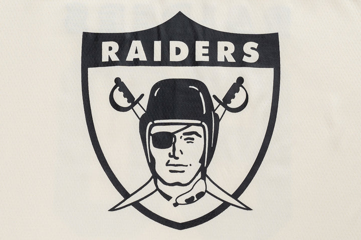 New Era เสื้อยืดแขนสั้นรุ่น Oakland Raiders Nfl Historic Chrome White Oversized Short Sleeve T-Shirt
