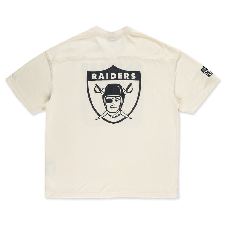 New Era เสื้อยืดแขนสั้นรุ่น Oakland Raiders Nfl Historic Chrome White Oversized Short Sleeve T-Shirt