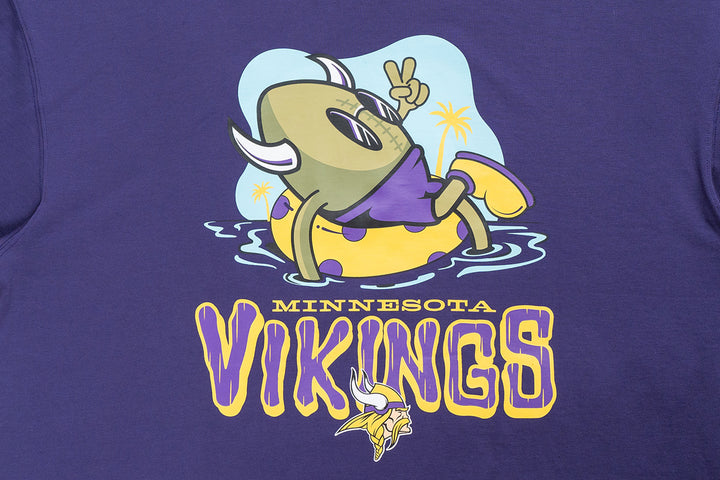 New Era เสื้อยืดแขนสั้นรุ่น Minnesota Vikings Nfl Fun Graphic Purple Oversized Short Sleeve T-Shirt