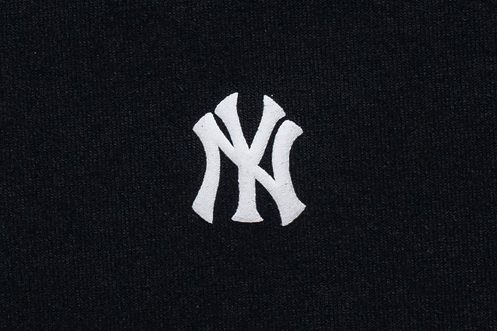 New Era เสื้อยืดแขนสั้นรุ่น New York Yankees Mix League Patch Black Oversized Short Sleeve T-Shirt