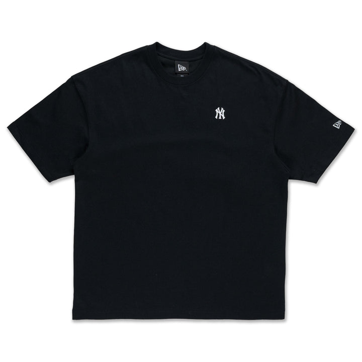 New Era เสื้อยืดแขนสั้นรุ่น New York Yankees Mix League Patch Black Oversized Short Sleeve T-Shirt