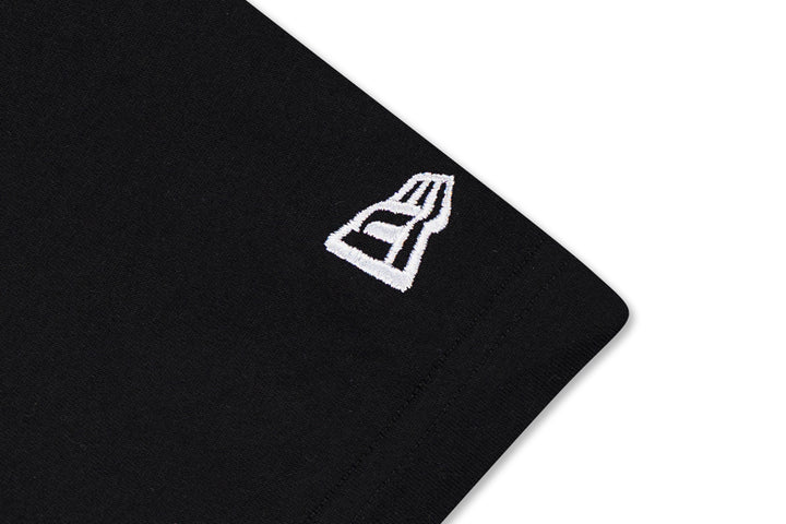 New Era เสื้อยืดแขนสั้นรุ่น Los Angeles Lakers Mix League Patch Black Oversized Short Sleeve T-Shirt