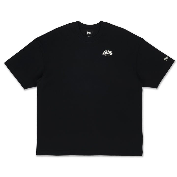 New Era เสื้อยืดแขนสั้นรุ่น Los Angeles Lakers Mix League Patch Black Oversized Short Sleeve T-Shirt