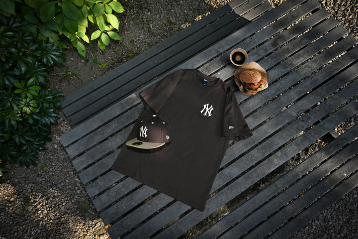 New Era เสื้อยืดแขนสั้นรุ่น 59Fifty Pack - Iced Latte New York Yankees Cooperstown Chocolate Short Sleeve T-Shirt