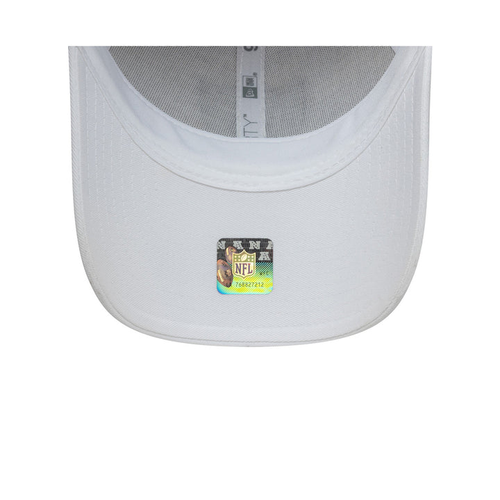 New Era หมวกรุ่น LAS VEGAS RAIDERS OPTIC WHITE 9FORTY TRUCKER CAP