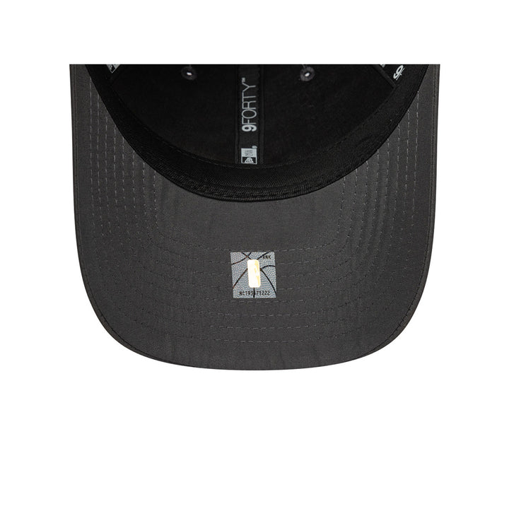 New Era หมวกรุ่น LOS ANGELES LAKERS TONAL PIN GRAPHITE 9FORTY CAP