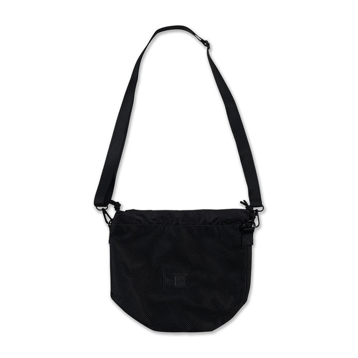 New Era กระเป๋ารุ่น NEW ERA DARK 90S BLACK BENTO DRAWSTRING BAG