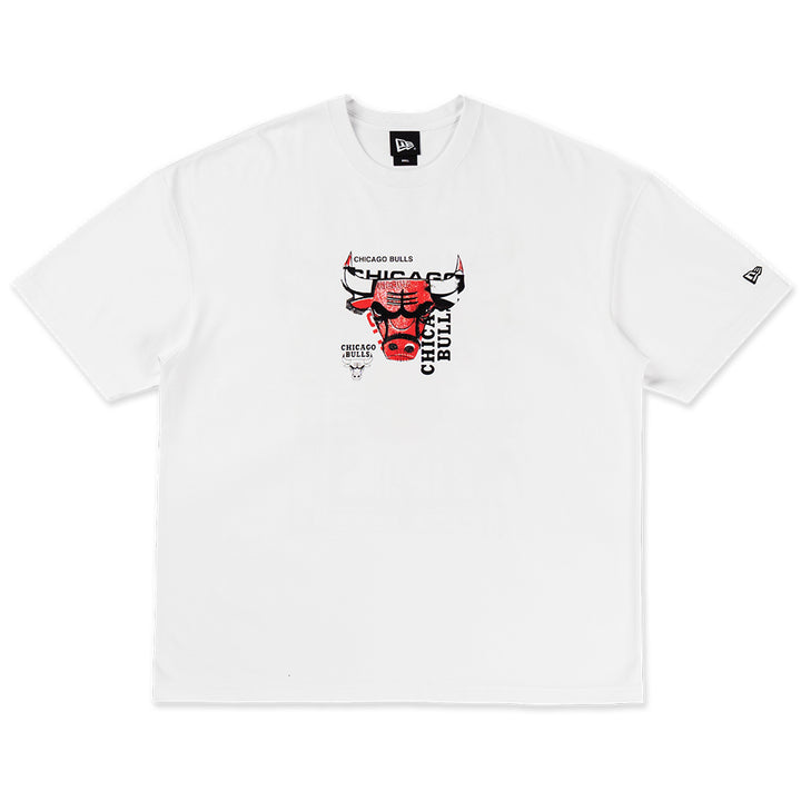 เสื้อโอเวอร์ไซส์ New Era รุ่น Chicago Bulls Graphic Pack White Oversized Short Sleeve T-Shirt