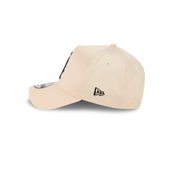 New Era หมวกรุ่น CHICAGO WHITE SOX CO SATIN COOPERSTOWN CHROME WHITE 9FORTY A-FRAME CAP