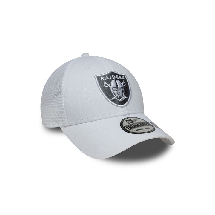 New Era หมวกรุ่น LAS VEGAS RAIDERS OPTIC WHITE 9FORTY TRUCKER CAP