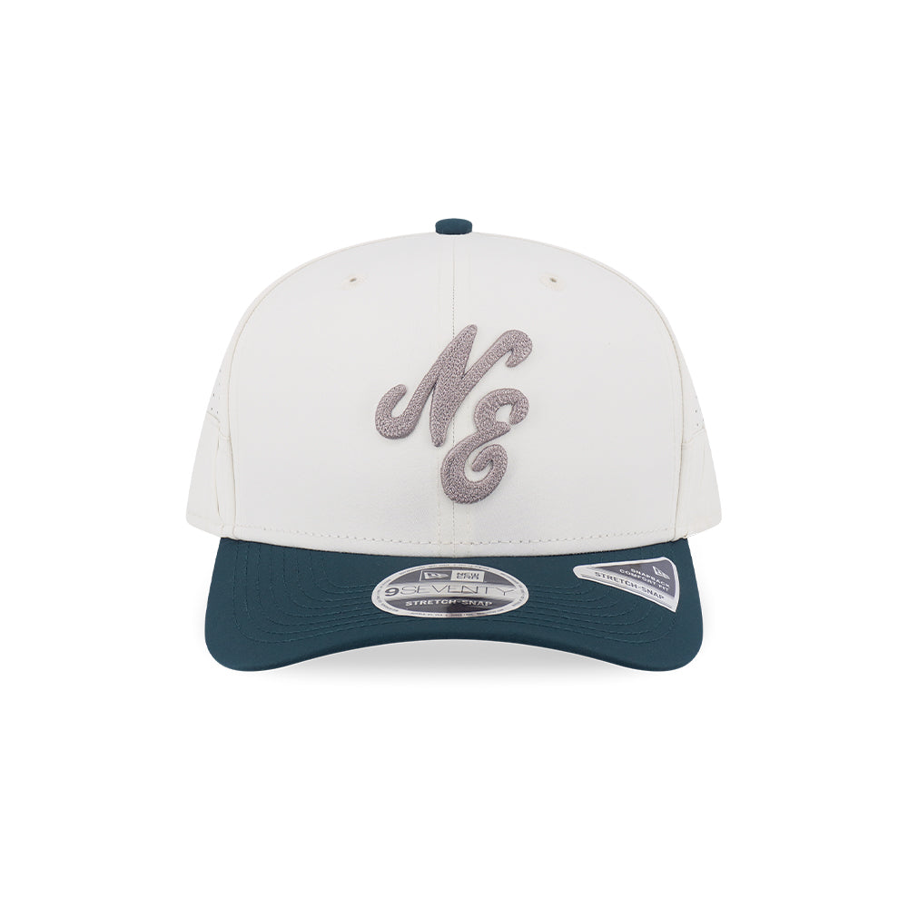 New Era หมวกรุ่น NEW ERA 9SEVENTY COLLECTION CHROME WHITE AND DARK GREEN 9SEVENTY STRETCH SNAP CAP