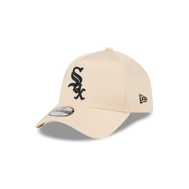 New Era หมวกรุ่น CHICAGO WHITE SOX CO SATIN COOPERSTOWN CHROME WHITE 9FORTY A-FRAME CAP