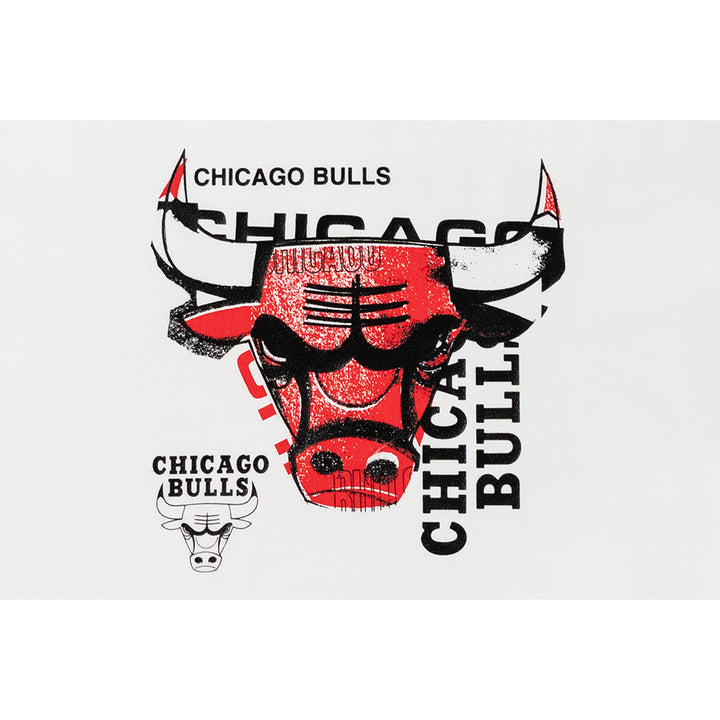 เสื้อโอเวอร์ไซส์ New Era รุ่น Chicago Bulls Graphic Pack White Oversized Short Sleeve T-Shirt