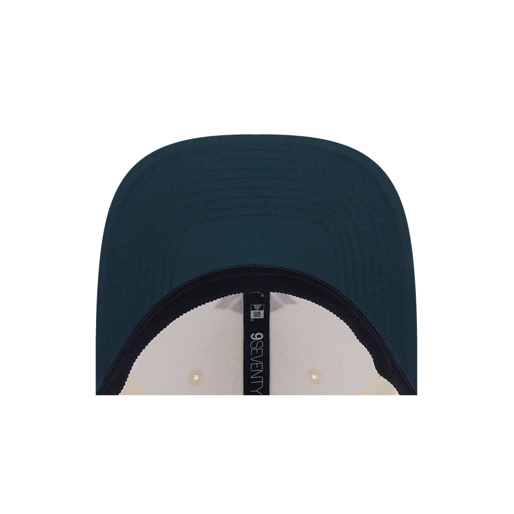 New Era หมวกรุ่น NEW YORK YANKEES 9SEVENTY COLLECTION CHROME WHITE AND DARK GREEN 9SEVENTY STRETCH SNAP CAP