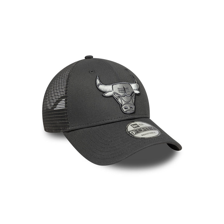 New Era หมวกรุ่น CHICAGO BULLS GRAPHITE 9FORTY TRUCKER CAP