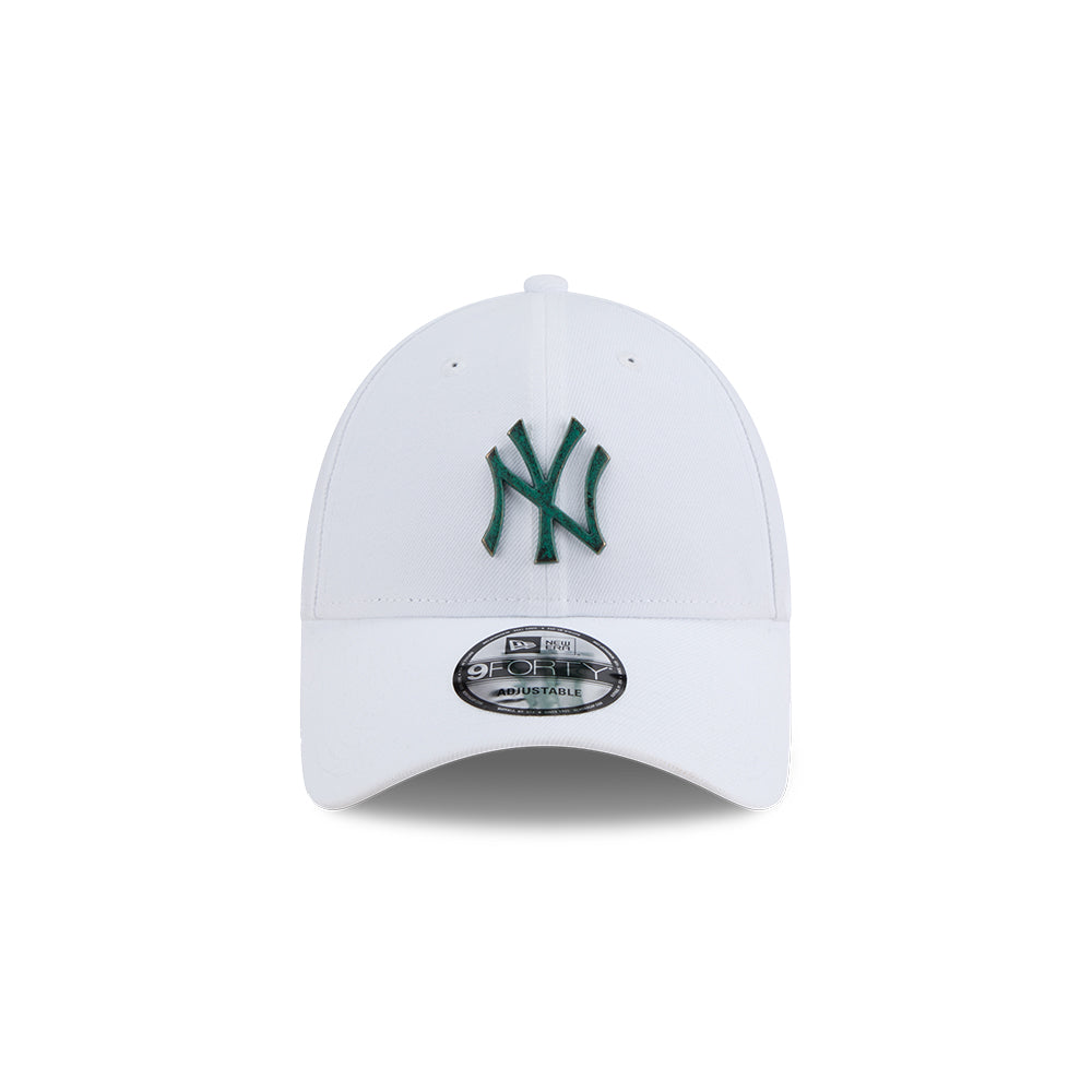 New Era หมวกรุ่น NEW YORK YANKEES METAL BADGE BRONZE GREEN PACK WHITE 9FORTY CAP