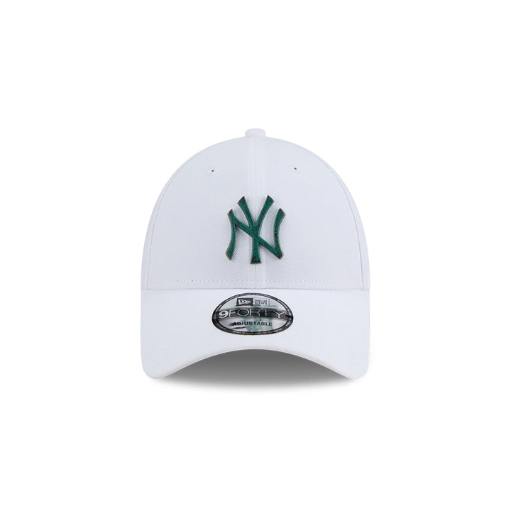 New Era หมวกรุ่น NEW YORK YANKEES METAL BADGE BRONZE GREEN PACK WHITE 9FORTY CAP