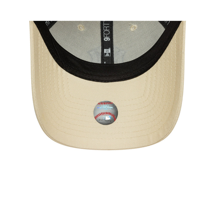 New Era หมวกรุ่น NEW YORK YANKEES TEAM OUTLINE LIGHT CREAM 9FORTY CAP