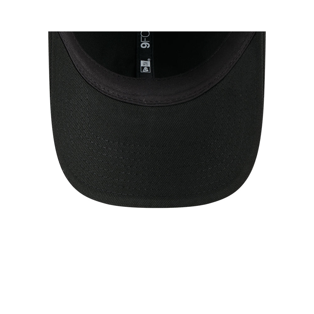 New Era หมวกรุ่น NEW YORK YANKEES METAL BADGE BLACK 9FORTY CAP
