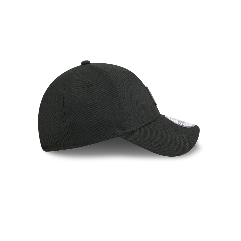 New Era หมวกรุ่น NEW YORK YANKEES METAL BADGE BLACK 9FORTY CAP