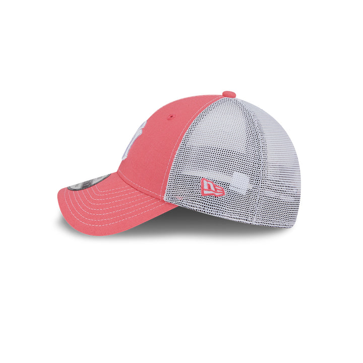 New Era หมวกรุ่น NEW YORK YANKEES RESORT BLUSH 9FORTY TRUCKER CAP