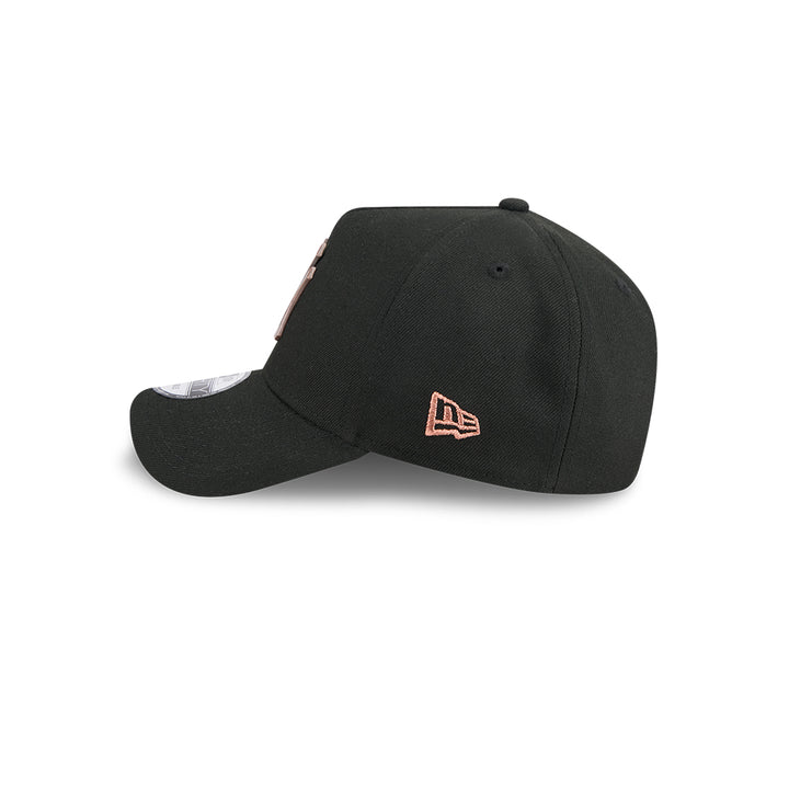 New Era หมวกรุ่น NEW YORK YANKEES METAL BADGE BRONZE GREEN PACK BLACK 9FORTY AF CAP