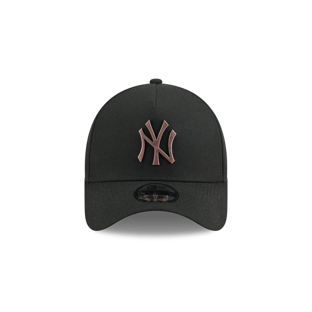 New Era หมวกรุ่น NEW YORK YANKEES METAL BADGE BRONZE GREEN PACK BLACK 9FORTY AF CAP