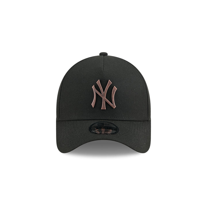 New Era หมวกรุ่น NEW YORK YANKEES METAL BADGE BRONZE GREEN PACK BLACK 9FORTY AF CAP