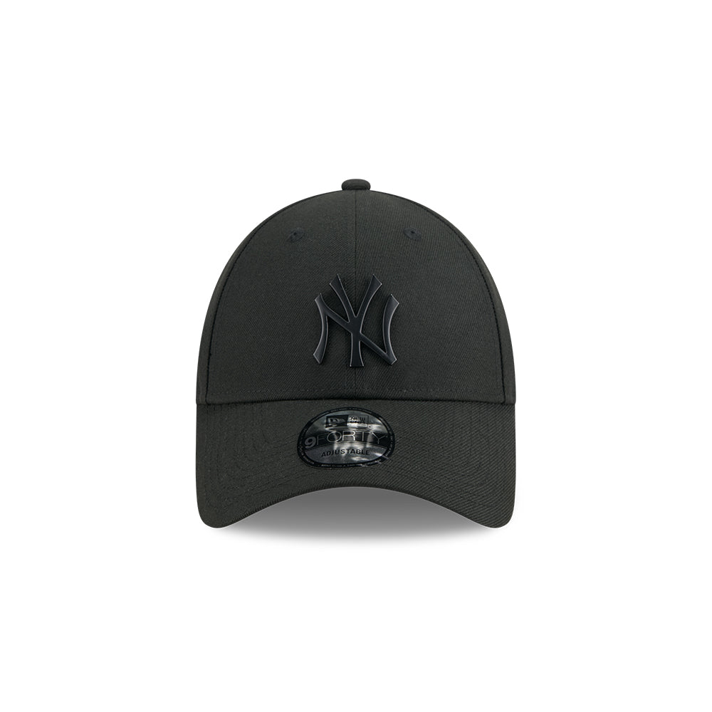 New Era หมวกรุ่น NEW YORK YANKEES METAL BADGE BLACK 9FORTY CAP