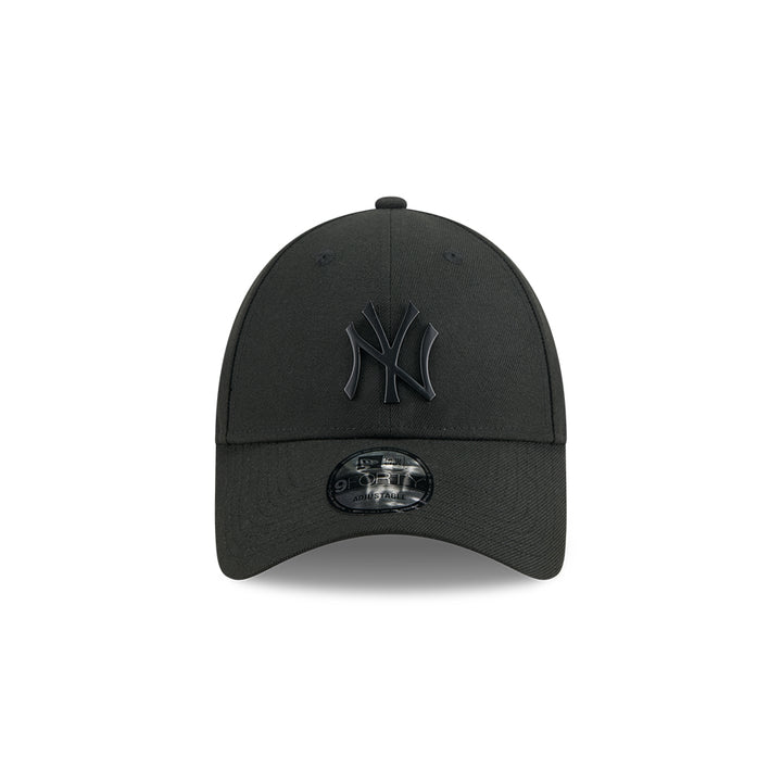 New Era หมวกรุ่น NEW YORK YANKEES METAL BADGE BLACK 9FORTY CAP
