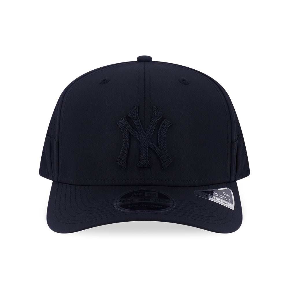 New Era หมวกรุ่น NEW YORK YANKEES 9SEVENTY COLLECTION BLACK 9SEVENTY STRETCH SNAP CAP