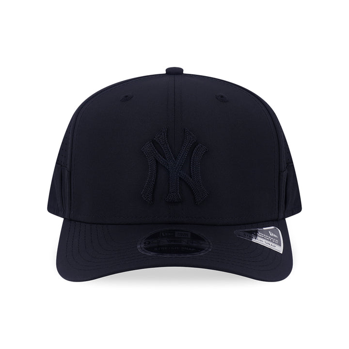 New Era หมวกรุ่น NEW YORK YANKEES 9SEVENTY COLLECTION BLACK 9SEVENTY STRETCH SNAP CAP
