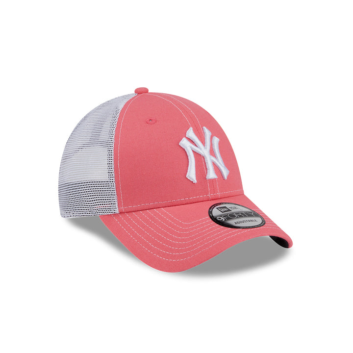 New Era หมวกรุ่น NEW YORK YANKEES RESORT BLUSH 9FORTY TRUCKER CAP
