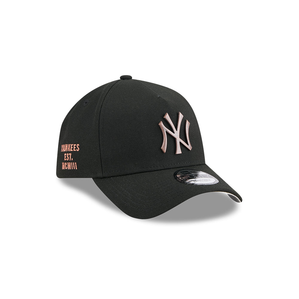 New Era หมวกรุ่น NEW YORK YANKEES METAL BADGE BRONZE GREEN PACK BLACK 9FORTY AF CAP