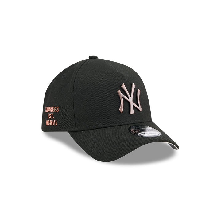 New Era หมวกรุ่น NEW YORK YANKEES METAL BADGE BRONZE GREEN PACK BLACK 9FORTY AF CAP