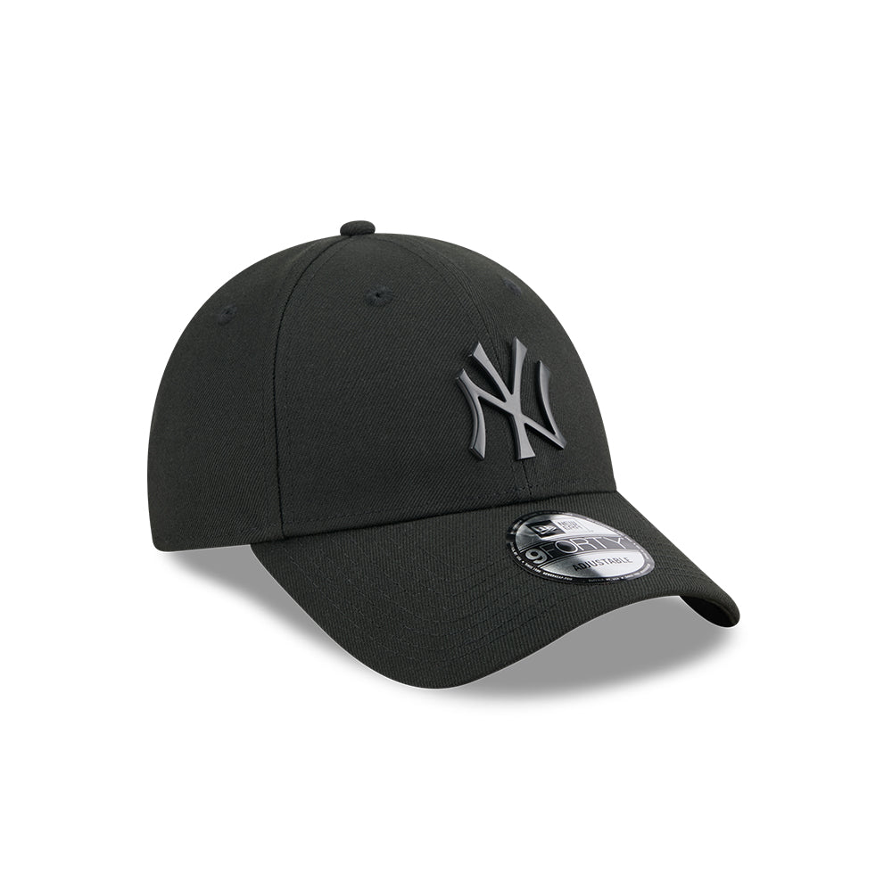 New Era หมวกรุ่น NEW YORK YANKEES METAL BADGE BLACK 9FORTY CAP