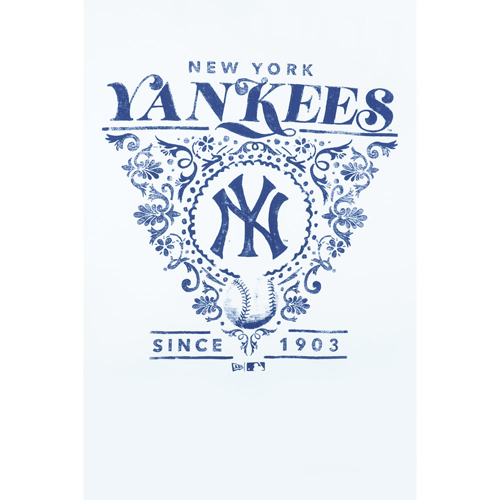 New Era เสื้อยืดแขนสั้นรุ่น NEW YORK YANKEES GRAPHIC PACK CEWHITE (WHITE) OVERSIZED SHORT SLEEVE TEE APPAREL