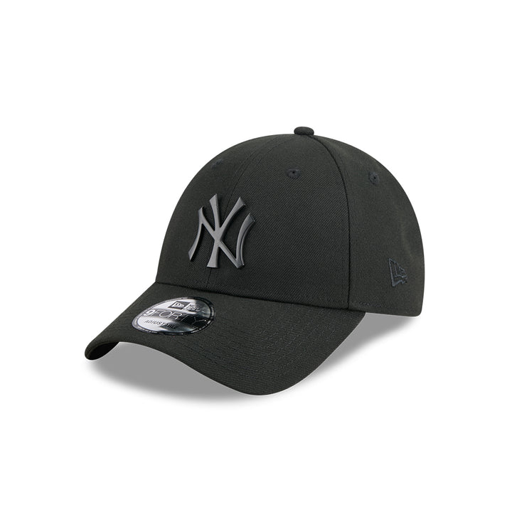 New Era หมวกรุ่น NEW YORK YANKEES METAL BADGE BLACK 9FORTY CAP