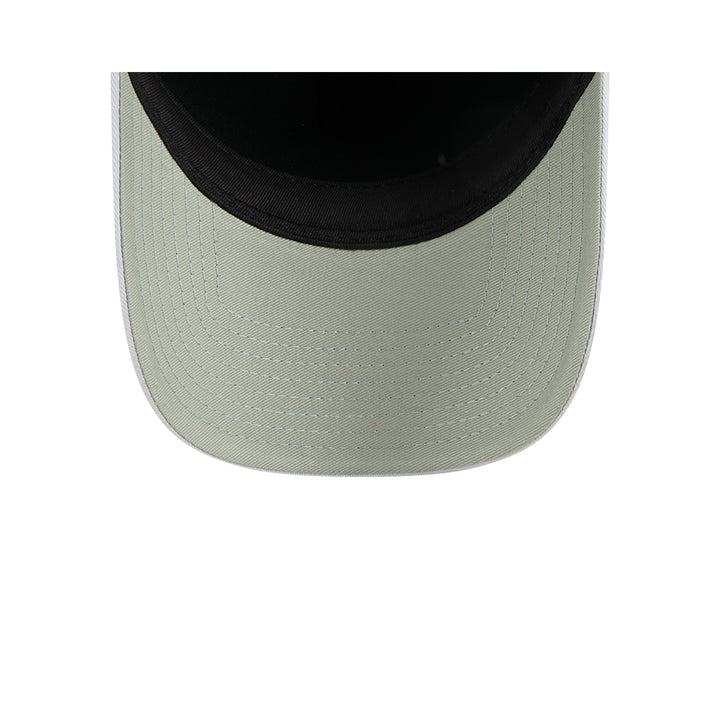 New Era หมวกรุ่น NEW YORK YANKEES METAL BADGE BRONZE GREEN PACK SILVER SNOW 9FORTY AF CAP