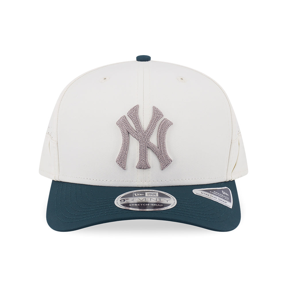 New Era หมวกรุ่น NEW YORK YANKEES 9SEVENTY COLLECTION CHROME WHITE AND DARK GREEN 9SEVENTY STRETCH SNAP CAP
