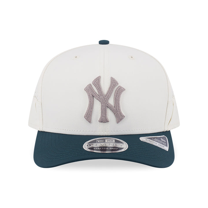 New Era หมวกรุ่น NEW YORK YANKEES 9SEVENTY COLLECTION CHROME WHITE AND DARK GREEN 9SEVENTY STRETCH SNAP CAP