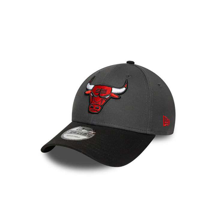 New Era หมวกรุ่น CHICAGO BULLS SIDE PATCH 2-TONE BLACK VISOR STEEL CLOUDS 9FORTY CAP
