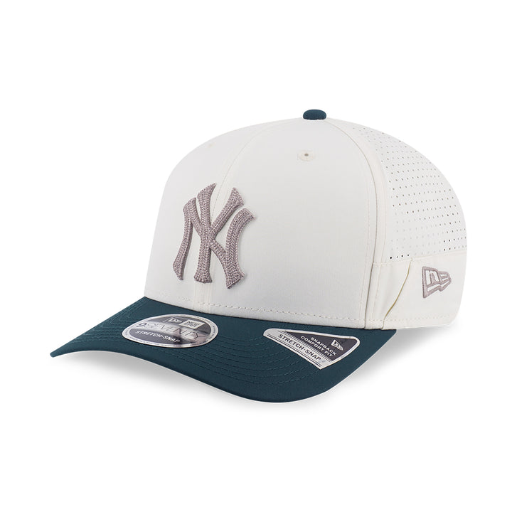 New Era หมวกรุ่น NEW YORK YANKEES 9SEVENTY COLLECTION CHROME WHITE AND DARK GREEN 9SEVENTY STRETCH SNAP CAP