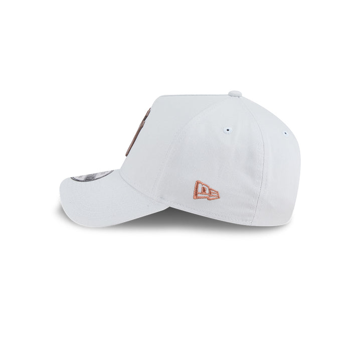 New Era หมวกรุ่น NEW YORK YANKEES METAL BADGE BRONZE GREEN PACK SILVER SNOW 9FORTY AF CAP