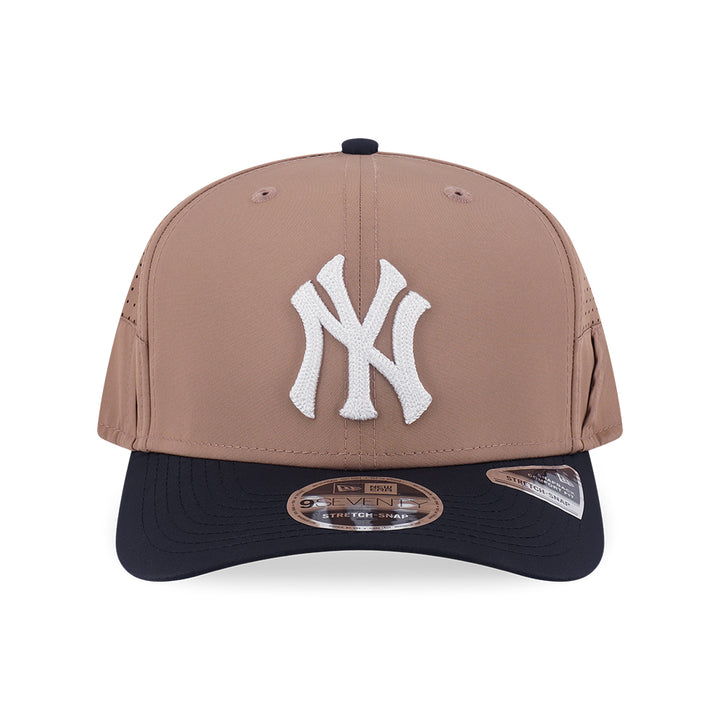 New Era หมวกรุ่น NEW YORK YANKEES 9SEVENTY COLLECTION KHAKI/ BLACK 9SEVENTY STRETCH SNAP CAP