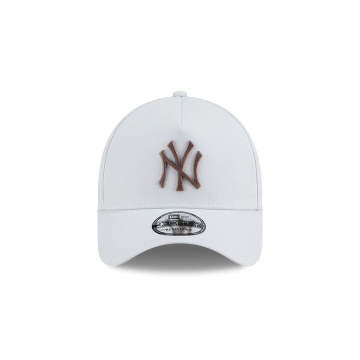 New Era หมวกรุ่น NEW YORK YANKEES METAL BADGE BRONZE GREEN PACK SILVER SNOW 9FORTY AF CAP