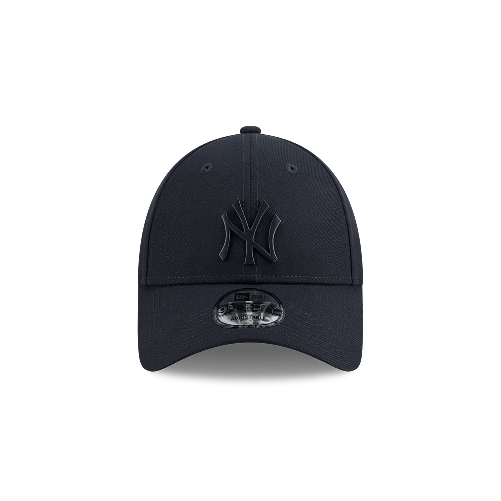 New Era หมวกรุ่น NEW YORK YANKEES METAL BADGE NAVY 9FORTY CAP