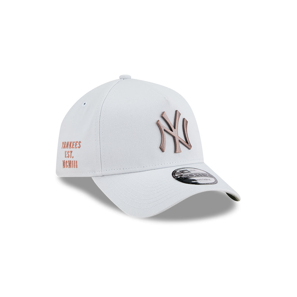 New Era หมวกรุ่น NEW YORK YANKEES METAL BADGE BRONZE GREEN PACK SILVER SNOW 9FORTY AF CAP