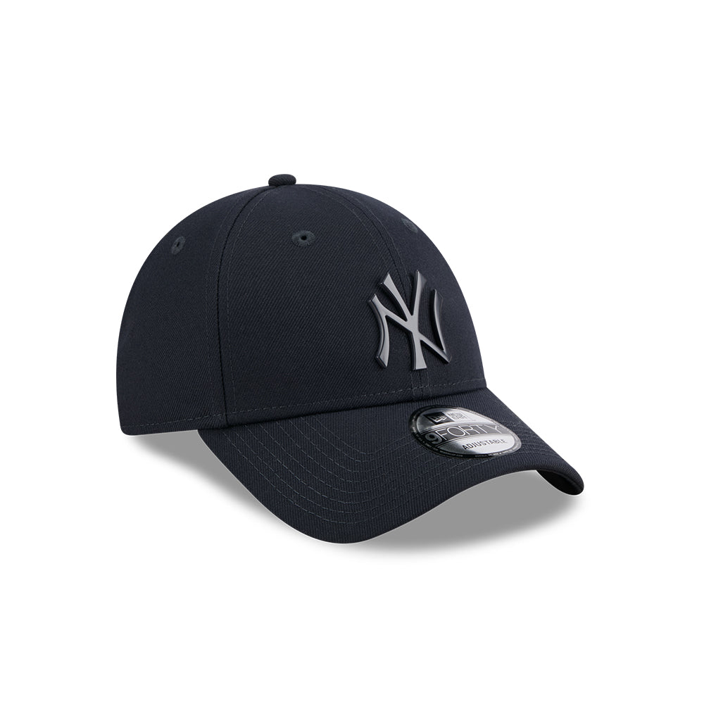 New Era หมวกรุ่น NEW YORK YANKEES METAL BADGE NAVY 9FORTY CAP